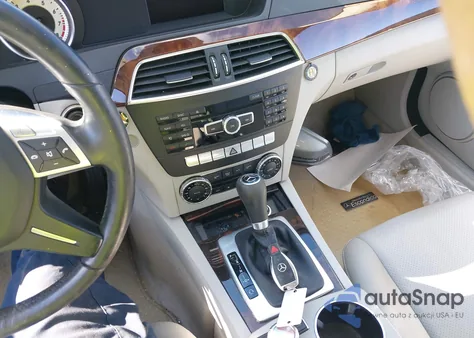 2014 Mercedes-Benz C 250 Luxury from USA, damaged, VIN WDDGF4HB3EA920528